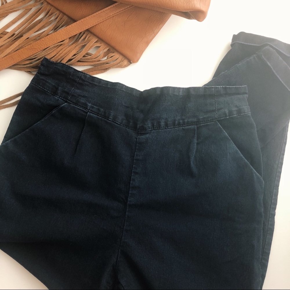 Like New Cropped Elastic High Waist Jeans